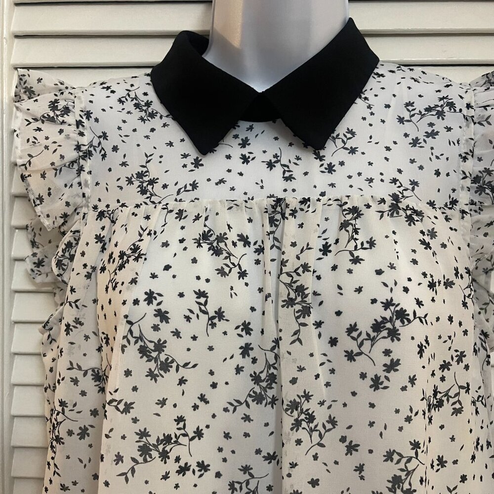 CeCe Black & White Floral Ruffle Collar Sleeveless Blouse S NWOT - Picture 2 of 8